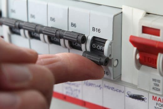 Was ist die UVV Prüfung und wie verbessert sie die Sicherheit Ihrer Anlagen im Rahmen der DGUV V3 Prüfung?