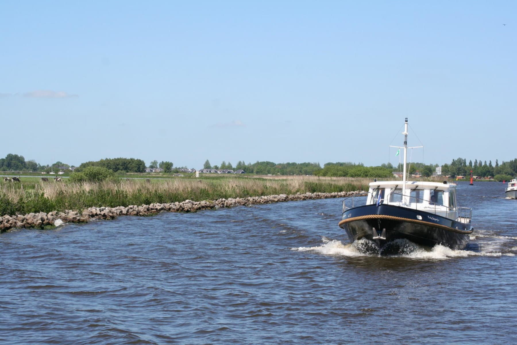 Entdecken Sie unberührte Küsten mit Boot Mieten und Yachtcharter
