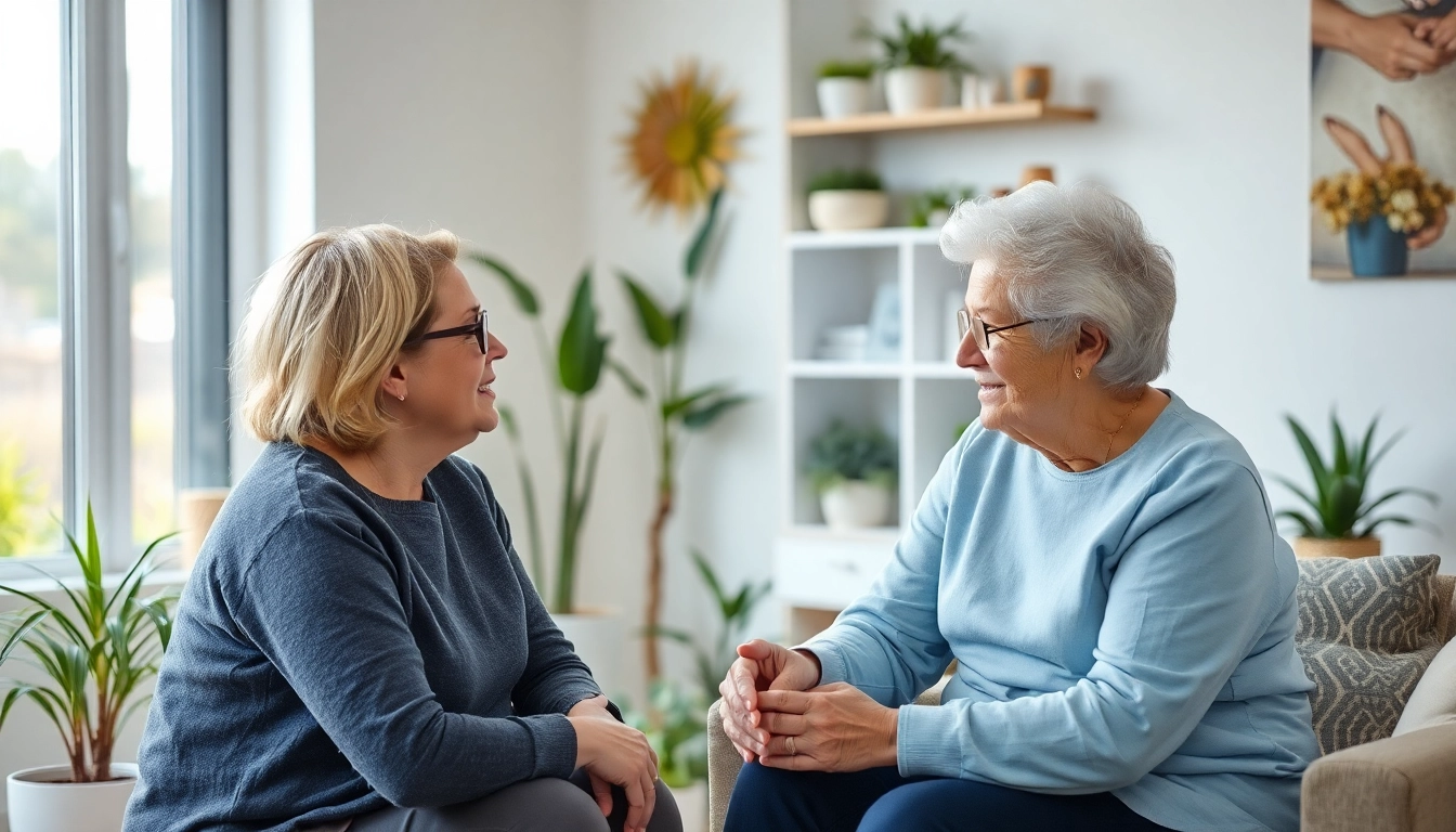 Pflegeberatung Köln - Beratungsgespräch zwischen einer Seniorin und einer Pflegefachkraft in einem hellen, freundlichen Raum.