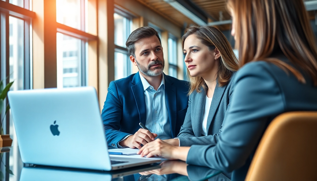 Headhunter Ingenieure führt im modernen Bürogespräch mit einem Kandidaten.